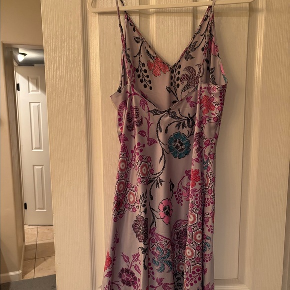 Beautiful Natori chemise/nightgown with matching robe - Picture 3 of 5